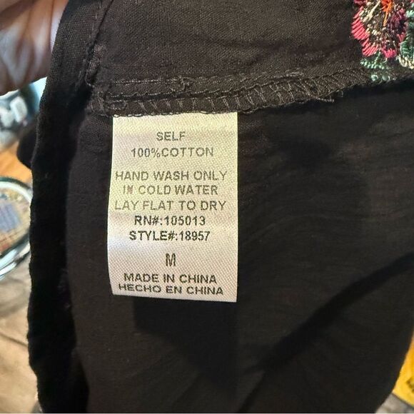 Savanna Jane Boho Sleeveless Top Medium Black Floral Embroidery Crochet - Picture 8 of 8